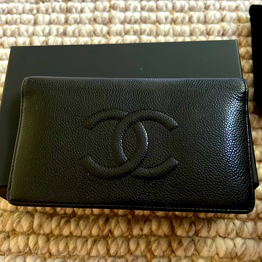 Gorgeous CHANEL black caviar wallet- practically new